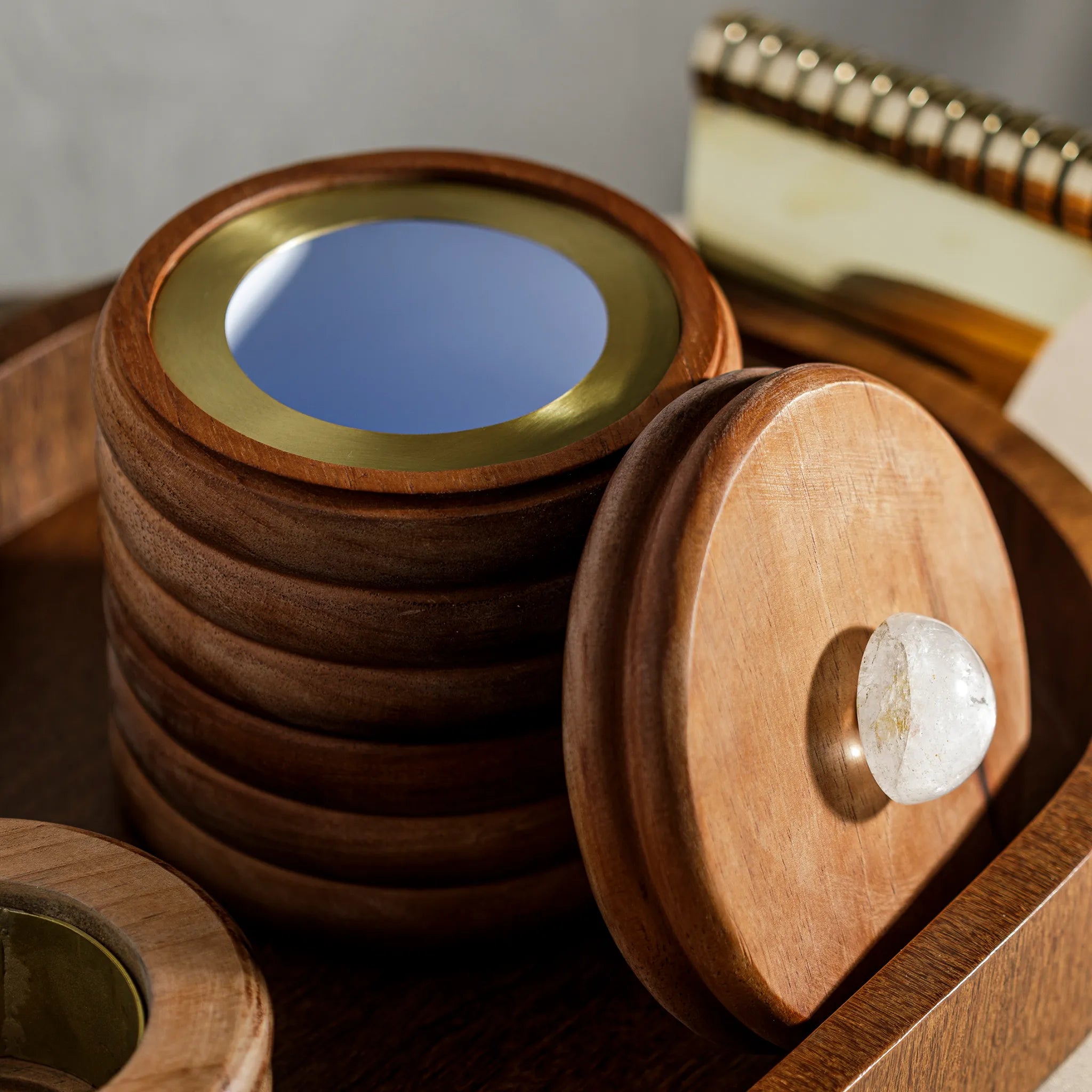 Balde Isotérmico Madeira Bravata aberto.