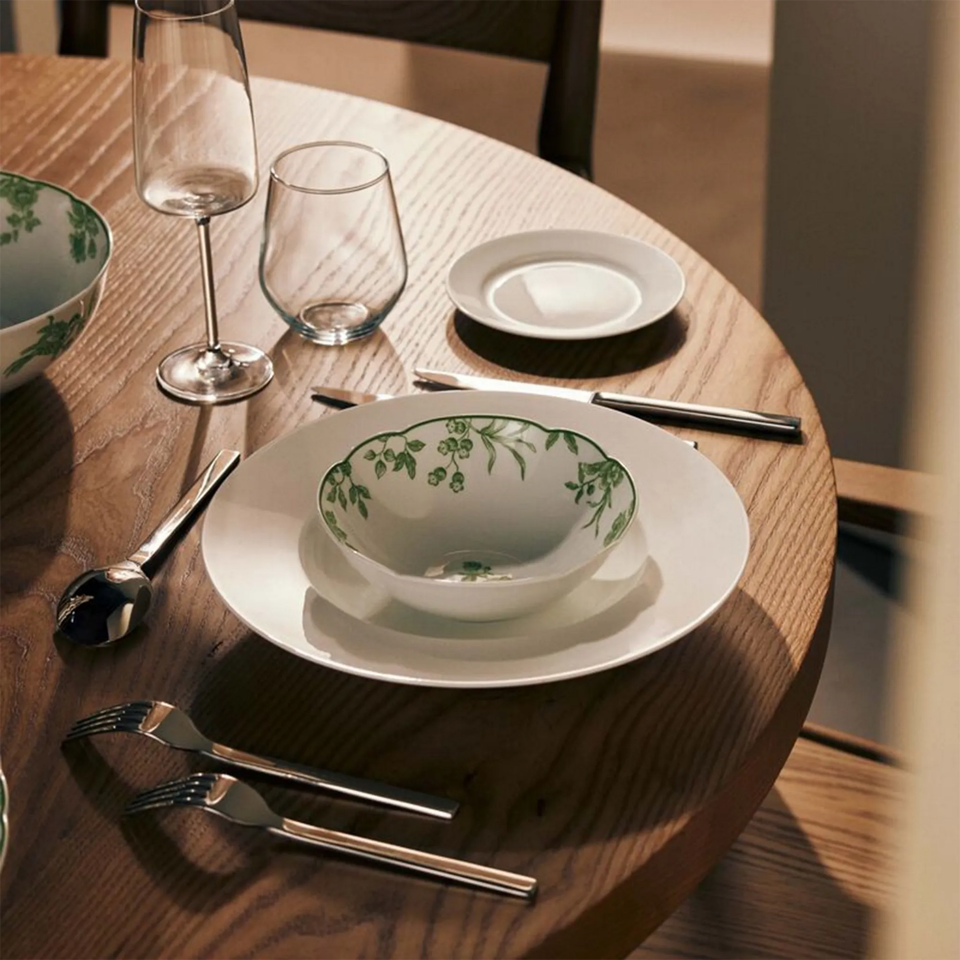 Bowl Albertine ambientado em mesa posta.