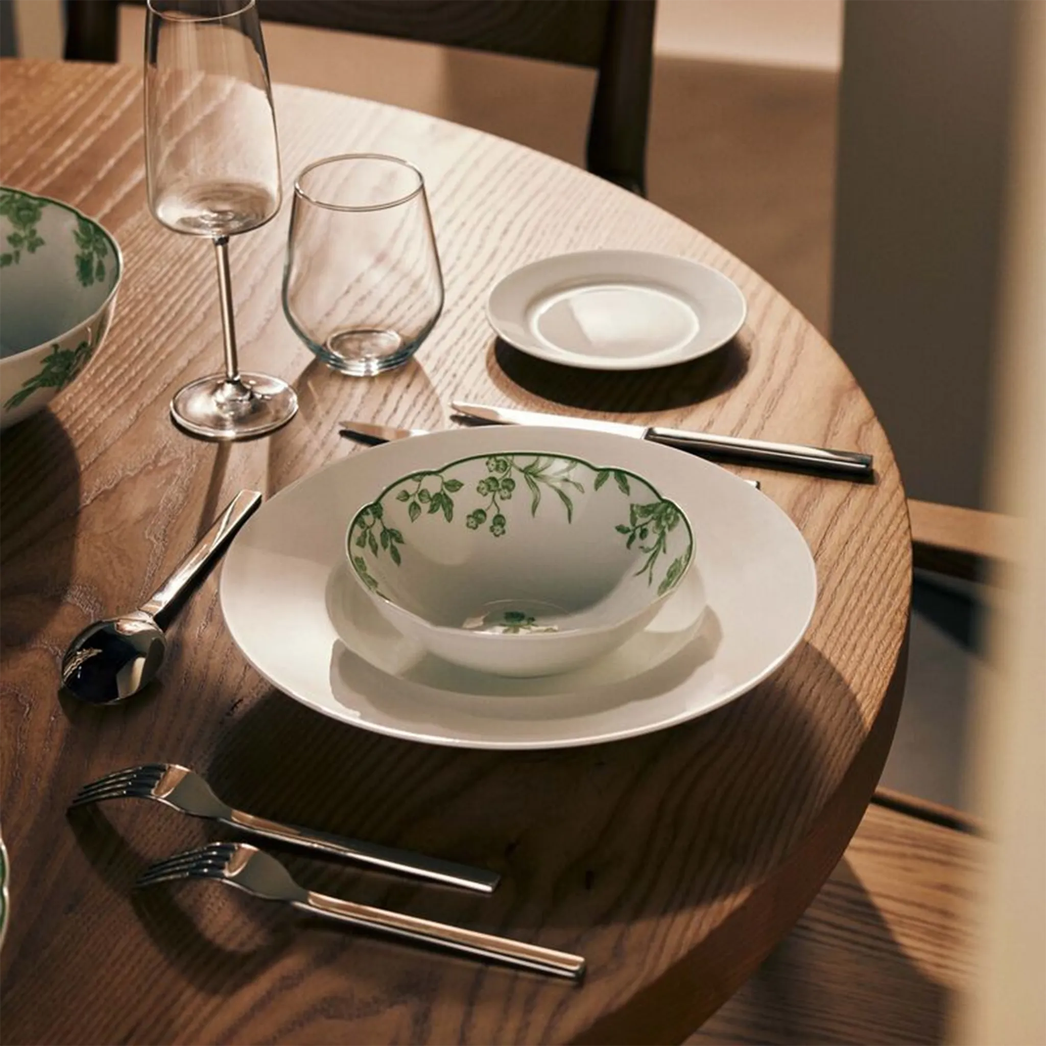 Bowl Albertine ambientado em mesa posta.