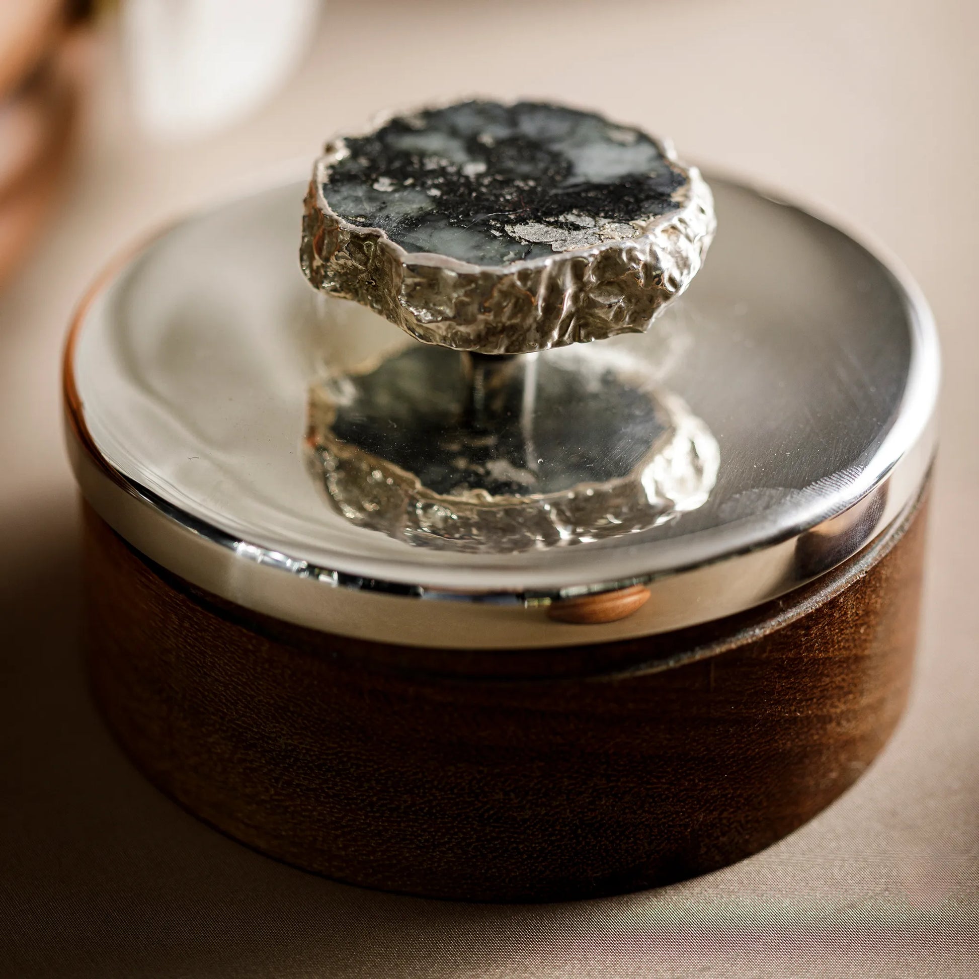 Caixa com Tampa Bravata.