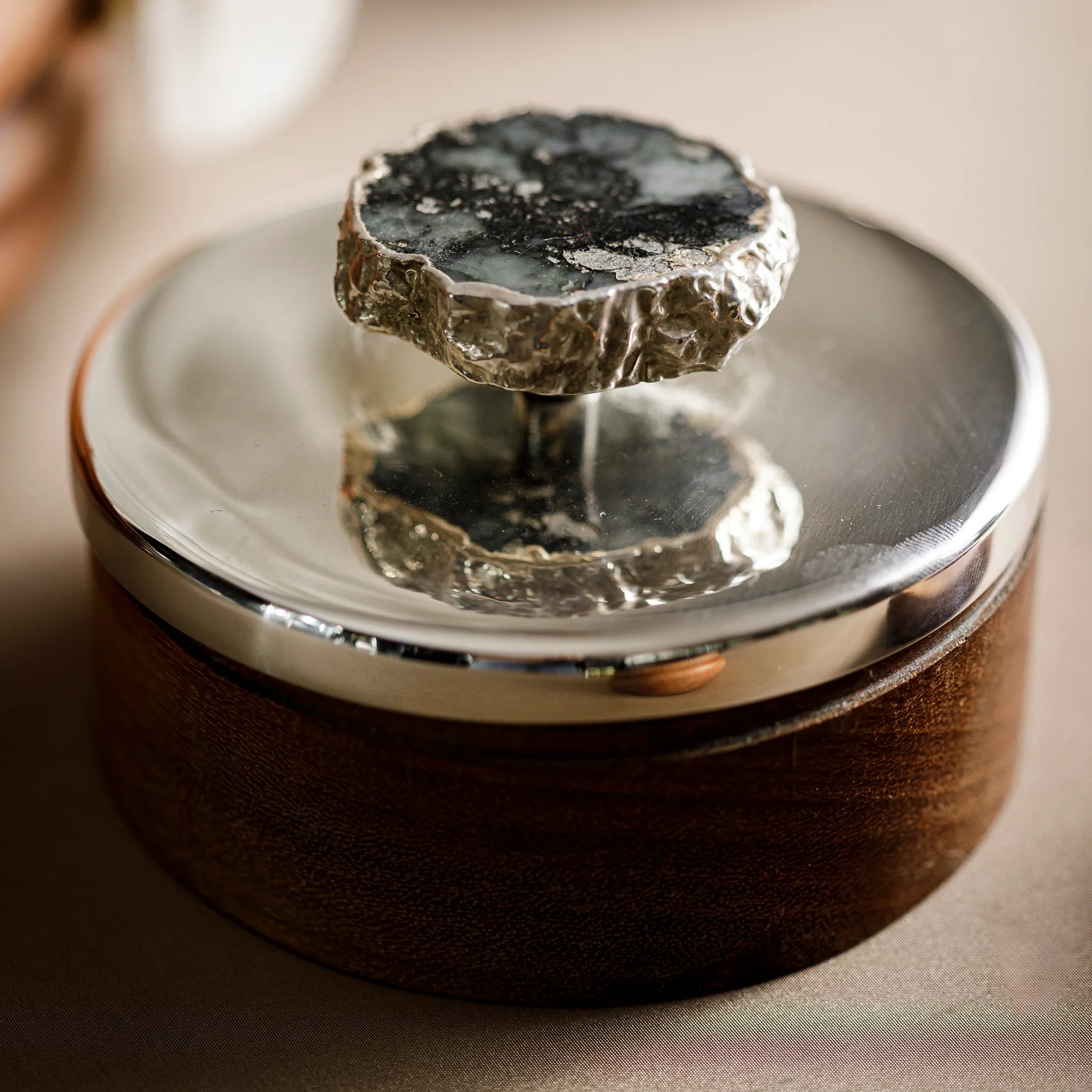 Caixa com Tampa Bravata.