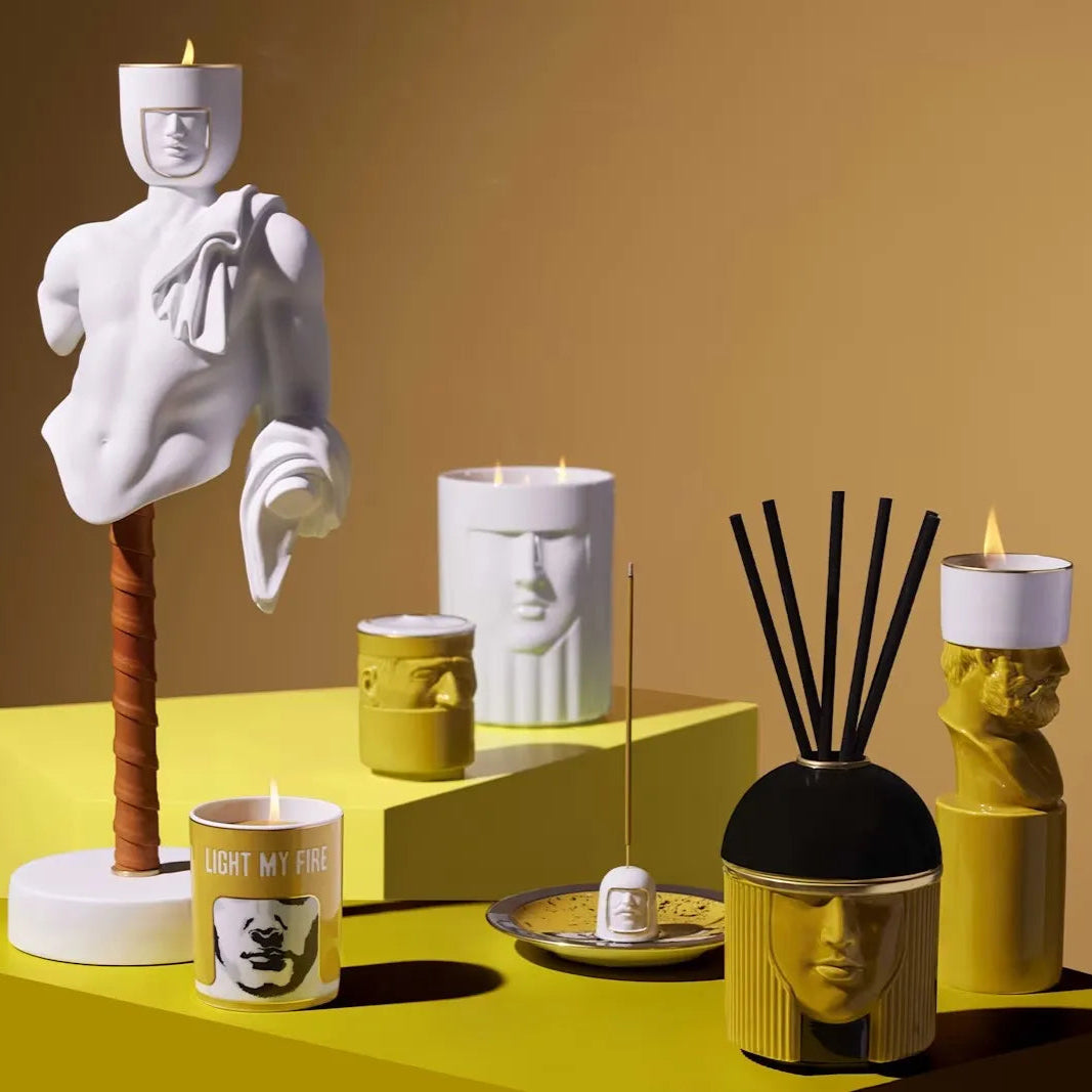 Exposição de velas e perfumaria da marca Ginori 1735.