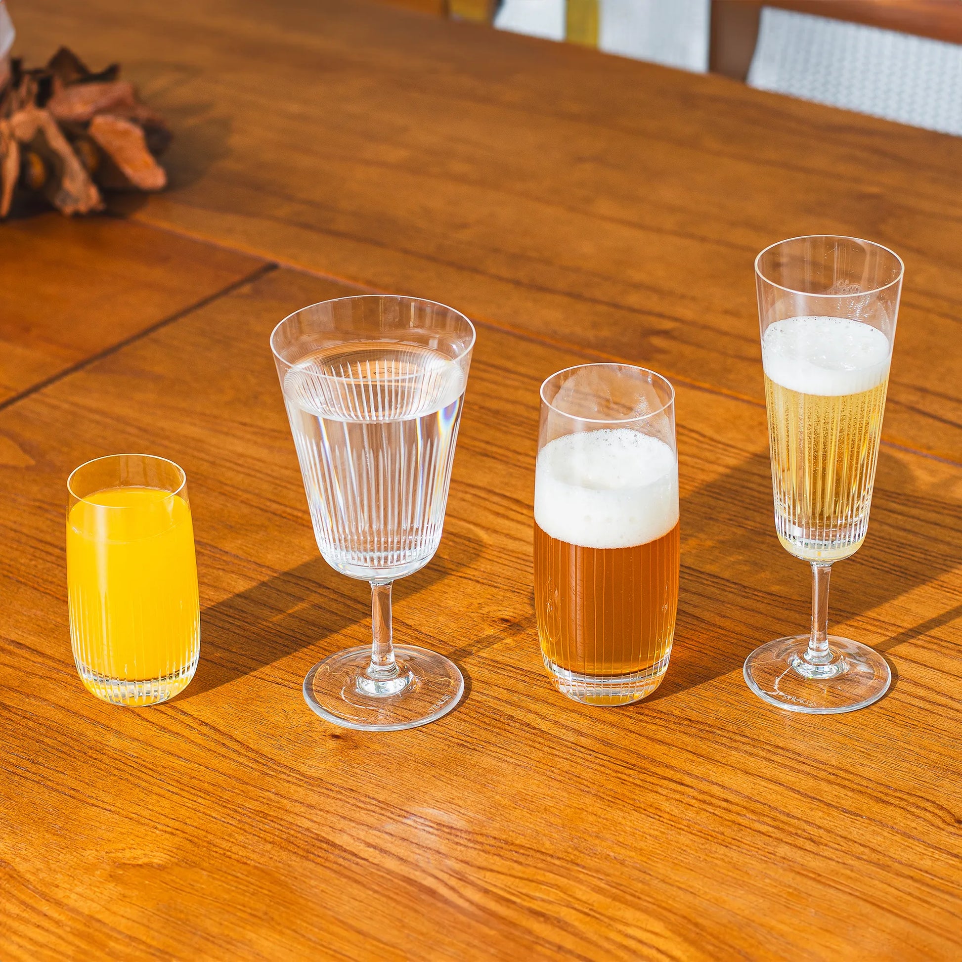 Coleção copos Veraneio ambientado.