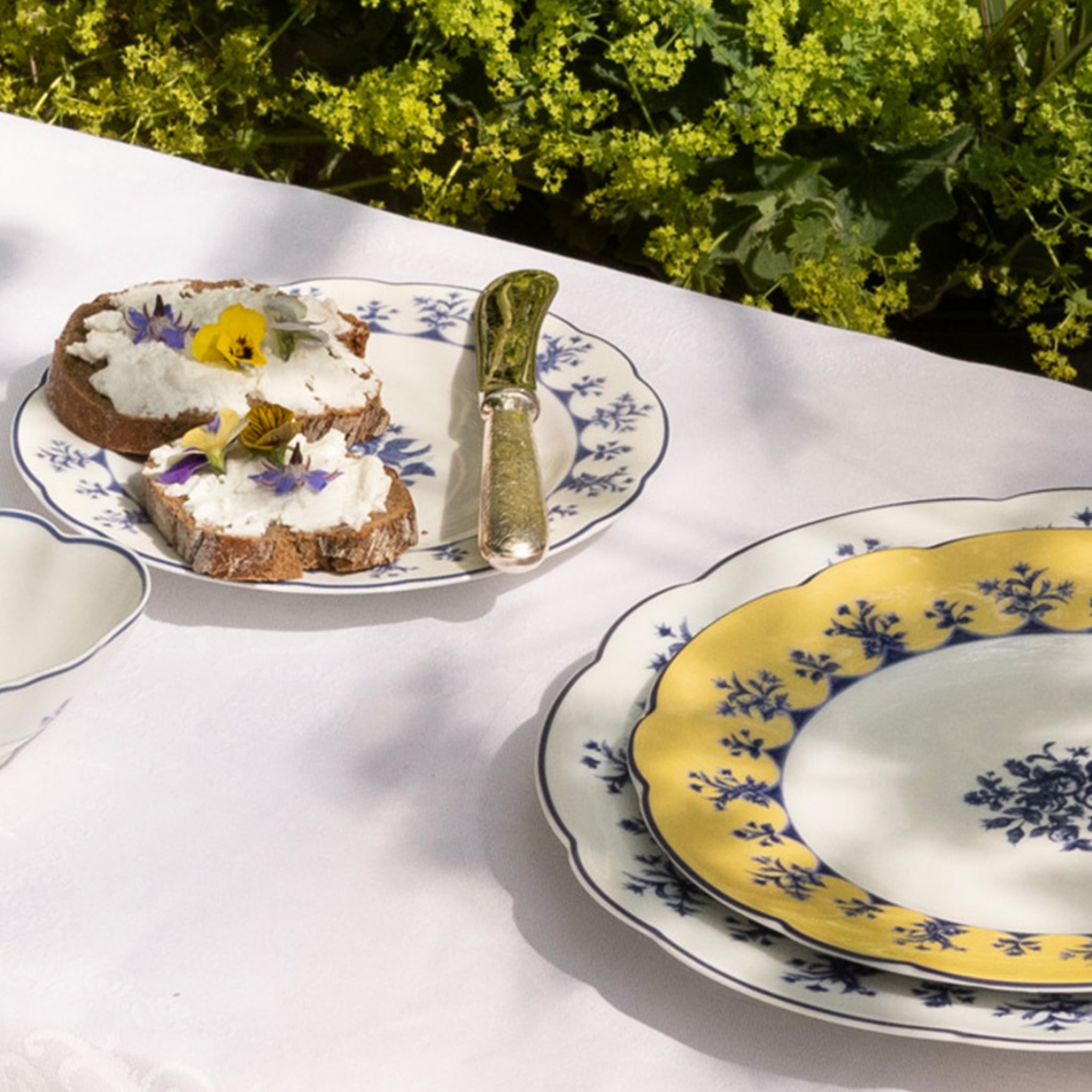 Cena ambientada de pratos da coleção Chateaubriand.