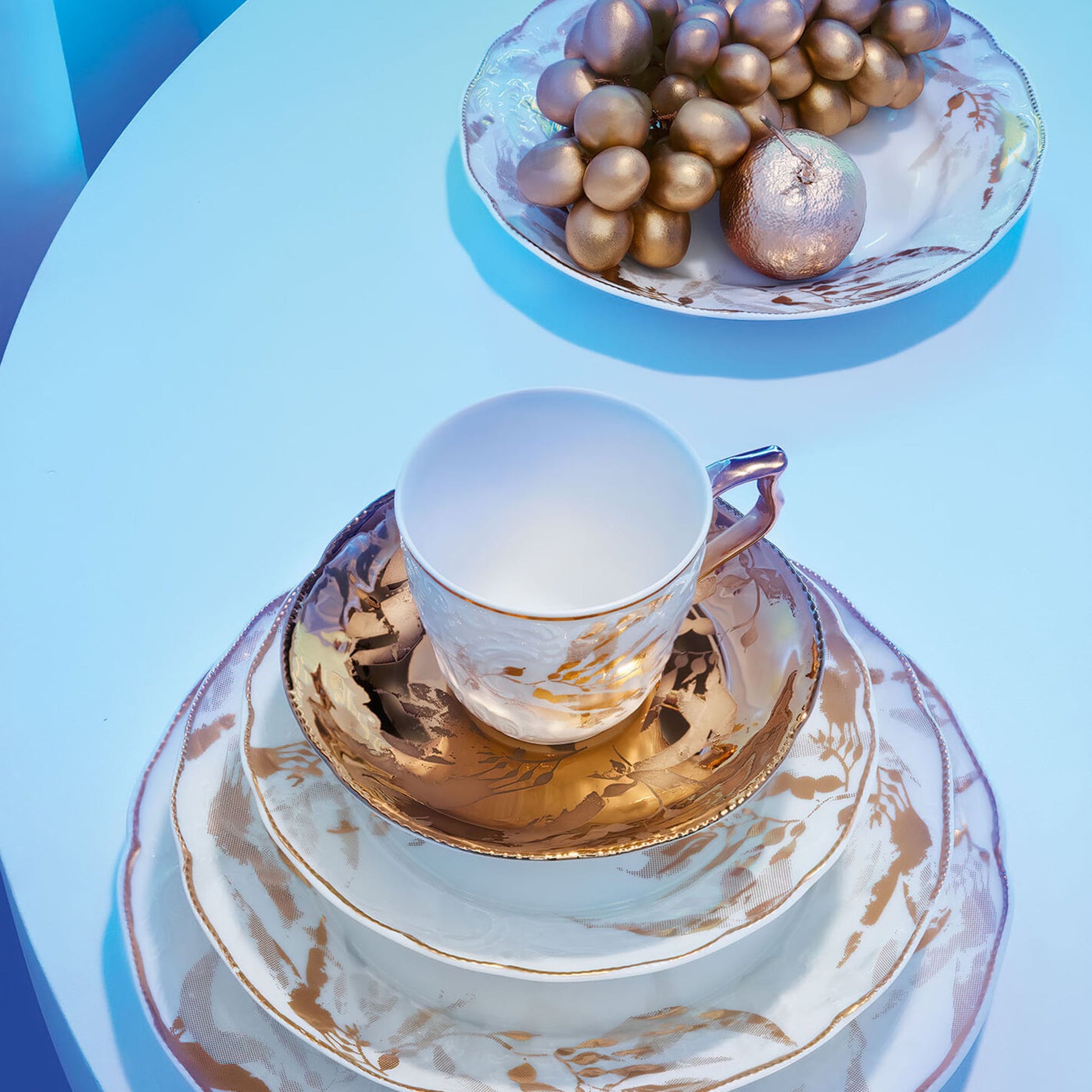 Coleção de Pratos Heritage Midas ambientados.