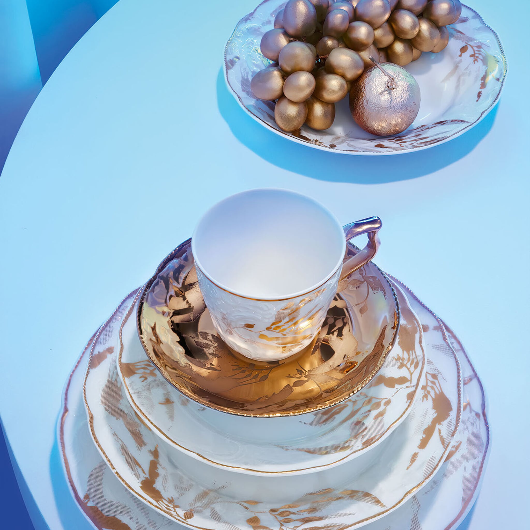 Coleção de Pratos Heritage Midas ambientados.