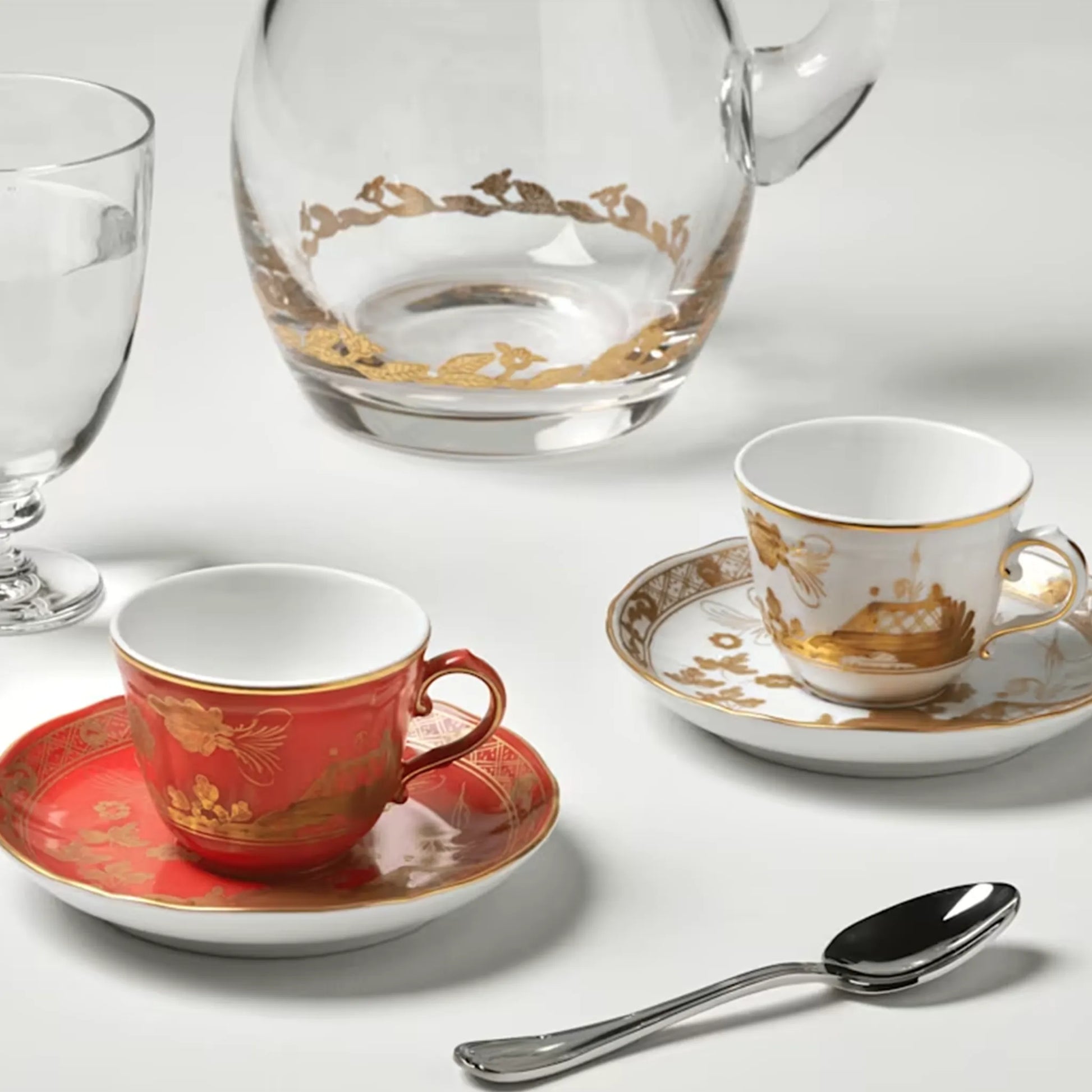 Xícaras de Café Oriente Italiano Aurum e Rubrum.